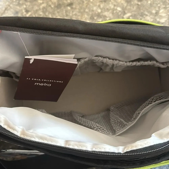 JJ Cole black/lime/gray pattern multi compartment adjustable strap diaper bag - Picture 10 of 13